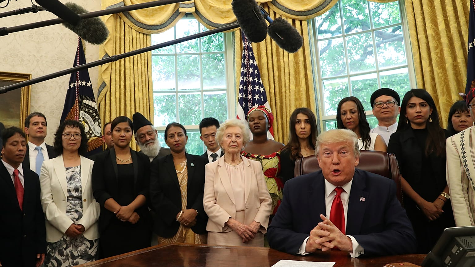 Trump dini baskılara uğrayan temsilcilerle görüştü; Rahip Brunson ve Uygur Cevher İlham davetteydi