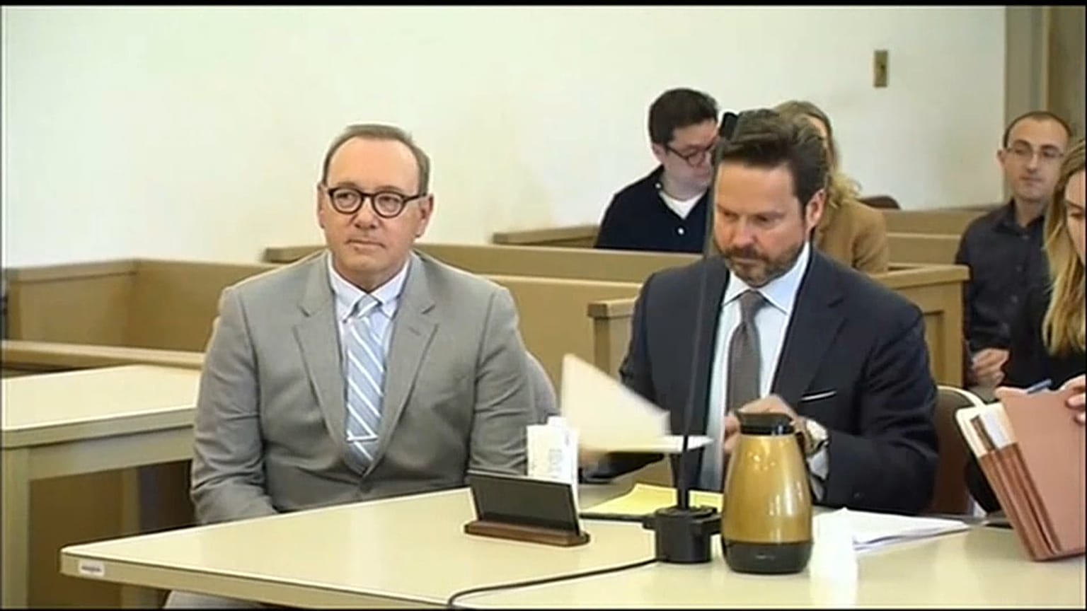 Fiscales de EEUU retiran cargos por una presunta agresión sexual de Kevin Spacey