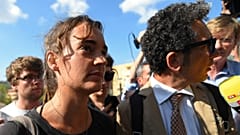 Carola Rackete wird von der Staatsanwaltschaft verhört
