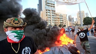 احتجاجات قرب مقر البرلمان اللبناني في بيروت احتجاجا على خطة الحكومة التقشفية في موازنة 2019