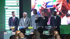 نجوم منتخبات إفريقية لكرة القدم في القاهرة خلال إجراء عمليات القرعة الخاصة بكأس إفريقيا 2019