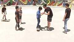 التزلج على الألواح الخشبية لمساعدة الأطفال المصابين بصدمات نفسية جراء الحرب بسوريا  