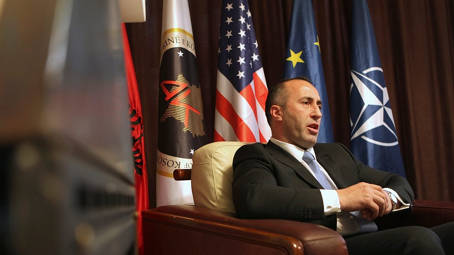 Savaş suçu işlemekle suçlanan Kosova Başbakanı Ramush Haradinaj görevinden istifa etti