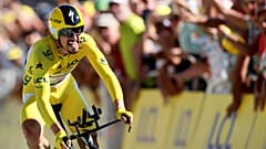 Lo sforzo di Julian Alaphilippe negli ultimi metri della cronometro di Pau. 