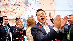Ukrayna'da Devlet Başkanı Zelenskiy erken seçimlerden açık ara birinci çıktı