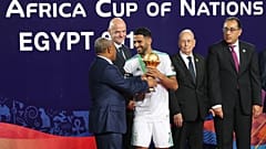 Mısır Başbakanı ile tokalaşmayan Cezayir Milli Takım Kaptanı Mahrez hakkında suç duyurusu