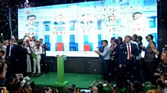 "Слуга народа" ушел в отрыв