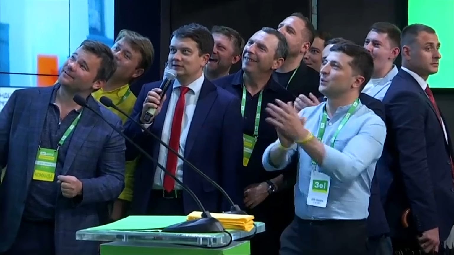 El actor Vladímir Zelenski concentra todo el poder en Ucrania