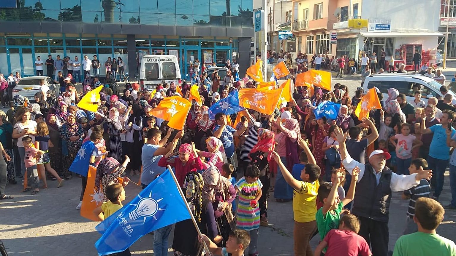 31 Mart'ta mazbatası iptal edilen Ramazan Bozlak, AK Parti'ye geçerek yeniden seçildi