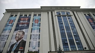 AK Parti'nin kurucu üye sayısı 10 kişi eksildi