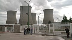 Francia para dos reactores nucleares por la ola de calor