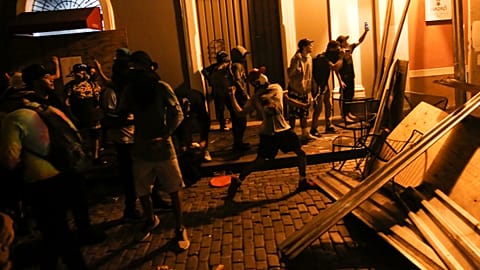 Porto Riko'da yönetim ve yolsuzluk karşıtı dev protesto