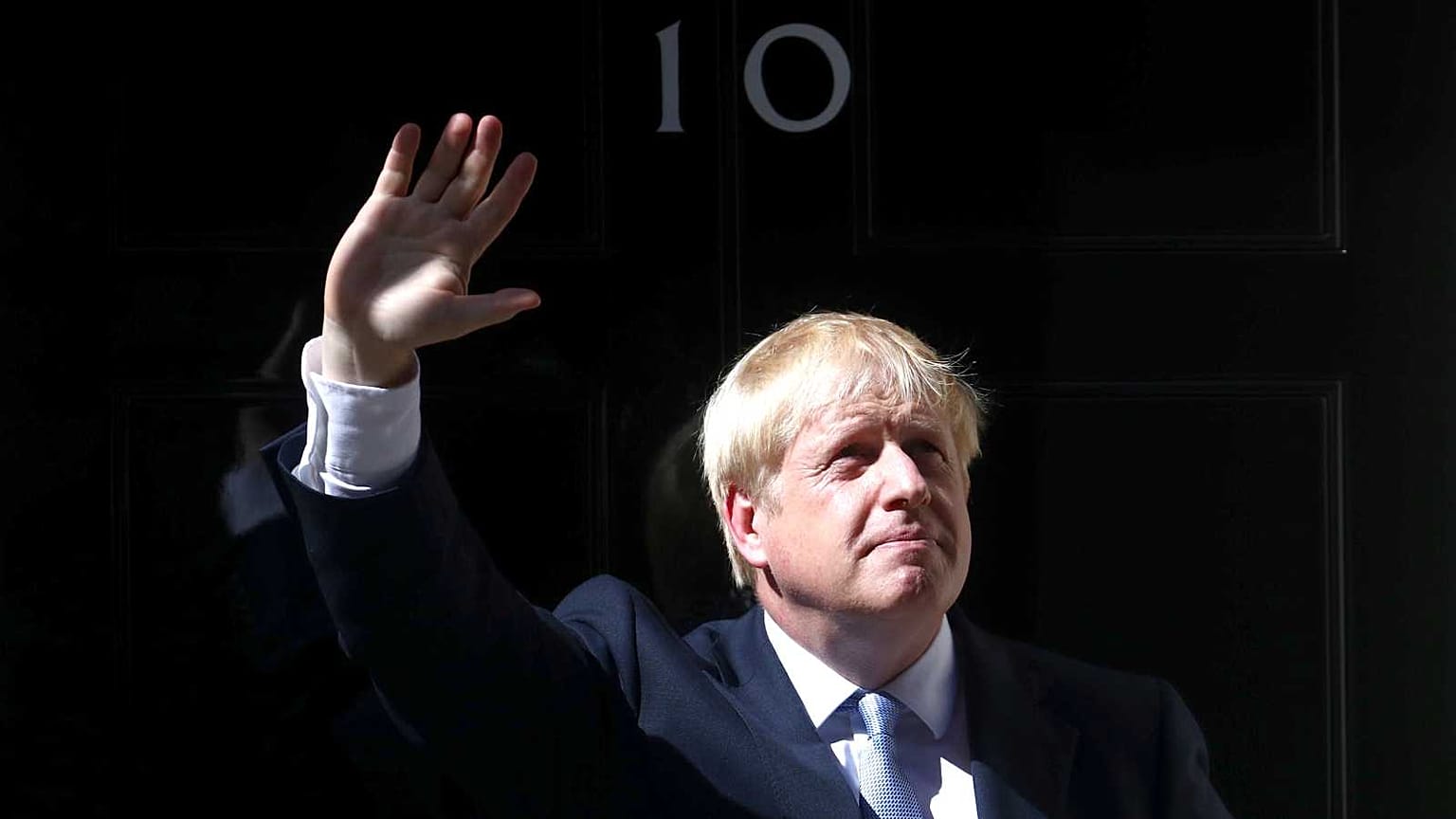 Boris Johnson devant la fameuse porte noire du 10 Downing Street - 24/07/2019