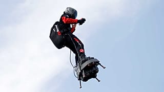 "L'homme volant", Franky Zapata n'a pas réussi sa traversée de la Manche