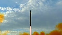 Észak-Korea rakétákat lőtt a Japán-tenger felé