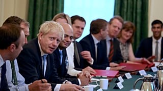 Royaume-Uni : Boris Johson droit dans ses bottes