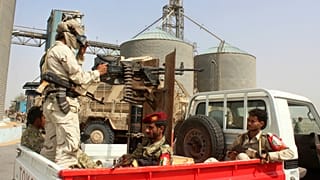 تعدادی از نیروهای نظامی ائتلاف عربی عمل کننده در بندر حدیده یمن