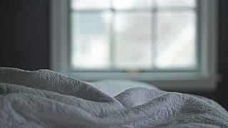 چهار دلیل اصلی که نمی‌گذارد شب‌ها خوب بخوابید