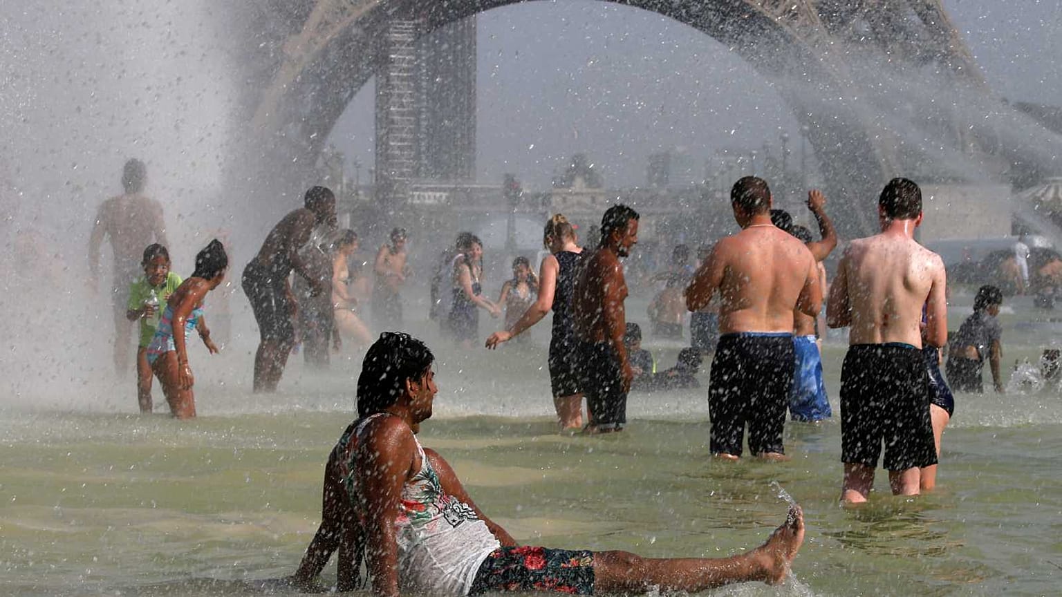 Nouveau record de chaleur à Paris avec 42,6°C