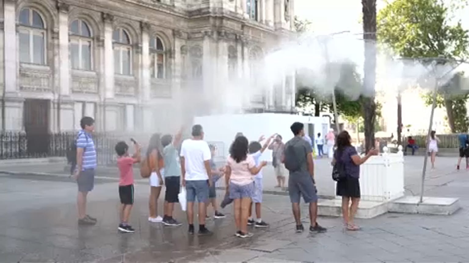 Francia, si allenta la morsa del caldo torrido