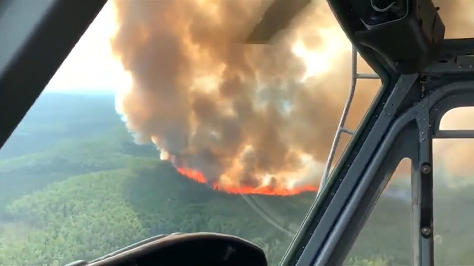 El fuego devasta el círculo polar ártico 