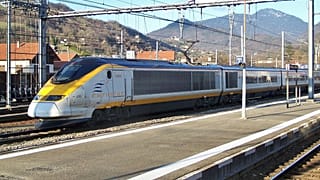 Eurostar warns its London-Paris passengers not to travel after powercut in French capital