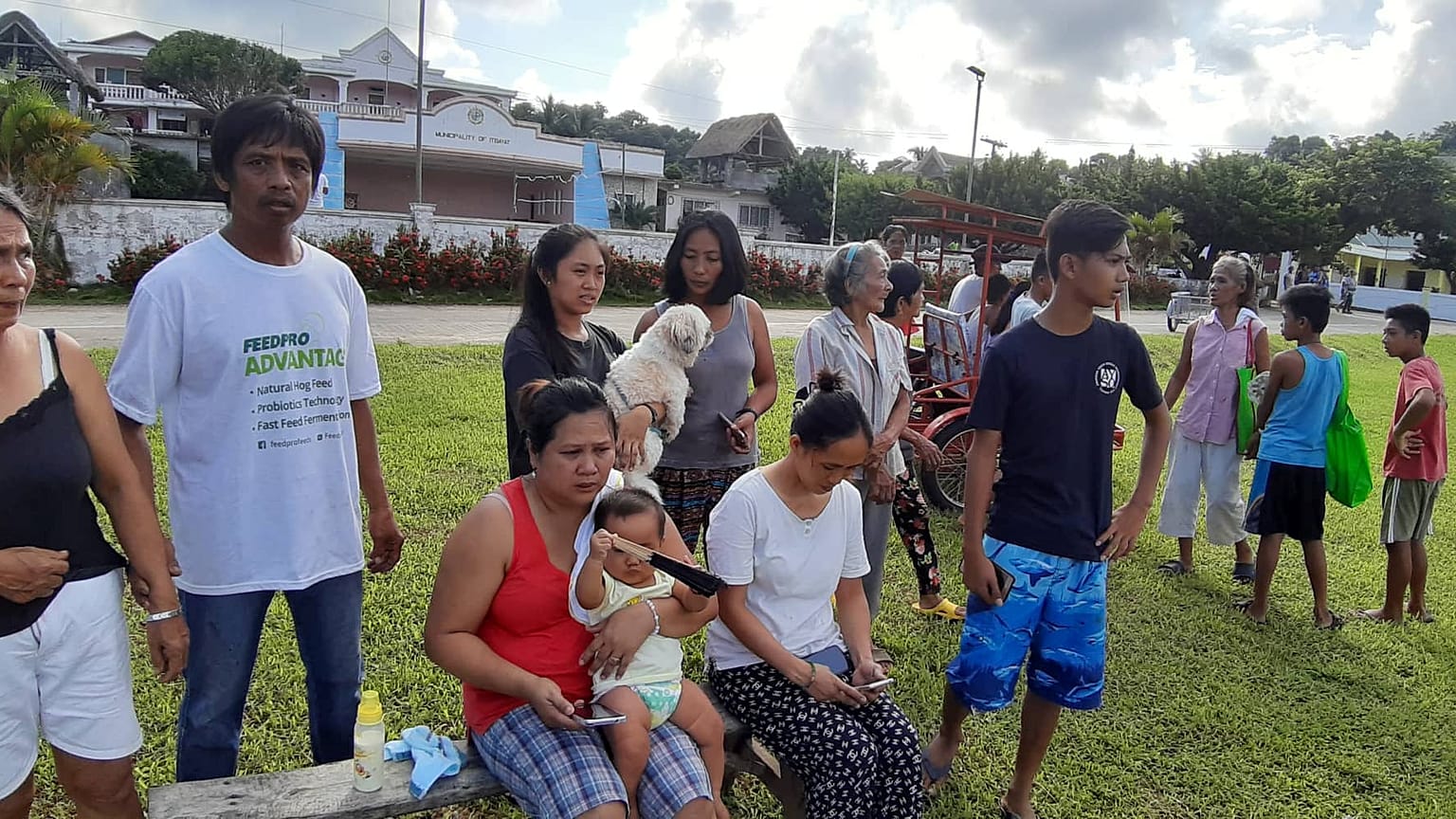 Filipinler'de meydana gelen iki depremde en az 8 kişi hayatını kaybetti