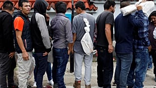 غواتيمالا ترضخ لتهديدات ترامب وتوقع اتفاقية تتعلق بالهجرة عبر حدودها