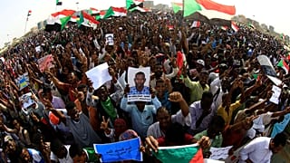 محتجون سودانيون في العاصمة الخرطوم