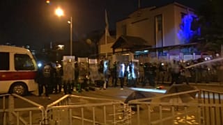 Confrontos entre a polícia e manifestantes em Hong Kong