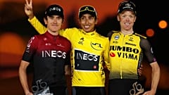 Il podio del Tour de France 2019: Thomas (secondo), Bernal (primo), Kruijswijk (terzo). 