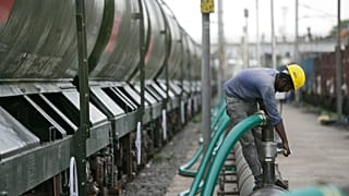 Több száz kilométerről szállítanak vizet egy indiai metropoliszba