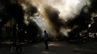 Sudan'ın başkenti Hartum'da düzenlenen asker karşıtı gösteriler devam ediyor