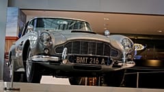 La voiture de James Bond mise aux enchères