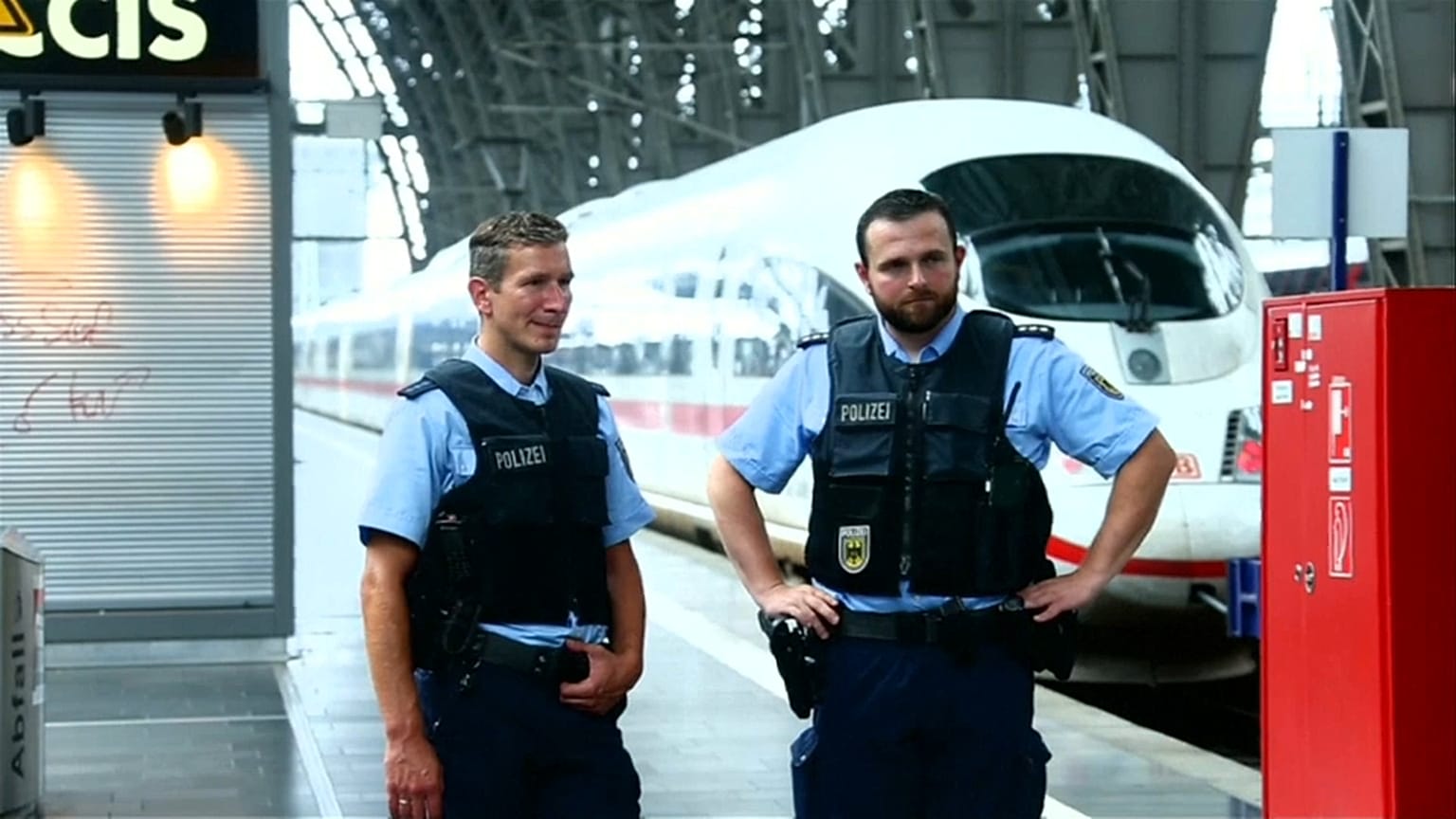 Un niño muere en Alemania tras ser empujado a las vías del tren junto a su madre