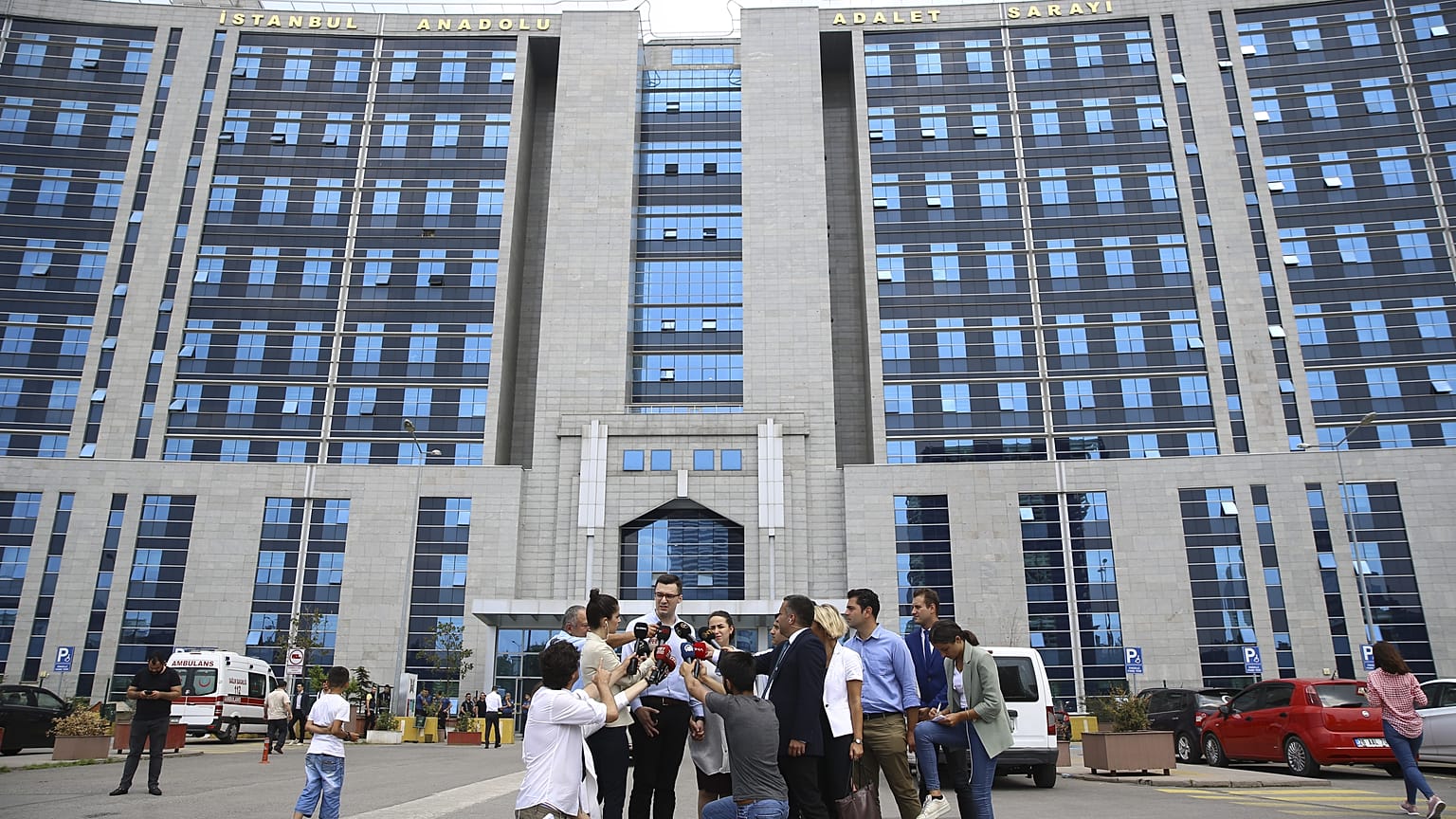 Hamile kadının bulunduğu araca saldıran baklavacı kardeşlere ilk duruşmada tahliye