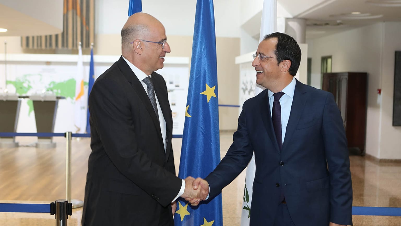 Χριστοδουλίδης – Δένδιας: Απόλυτη σύμπλευση Ελλάδας και Κύπρου	