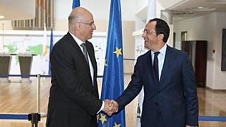 Χριστοδουλίδης – Δένδιας: Απόλυτη σύμπλευση Ελλάδας και Κύπρου	