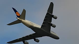 Billigflieger plagen Lufthansa: Gewinneinbruch und düsterer Ausblick