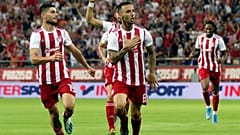 Ο παίκτης του Ολυμπιακού Τόρες Γκιλιέρμε πανηγυρίζει το γκολ που πέτυχε κατά την διάρκεια του αγώνα Ολυμπιακός - Βικτόρια Πλζεν