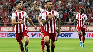 Ο παίκτης του Ολυμπιακού Τόρες Γκιλιέρμε πανηγυρίζει το γκολ που πέτυχε κατά την διάρκεια του αγώνα Ολυμπιακός - Βικτόρια Πλζεν