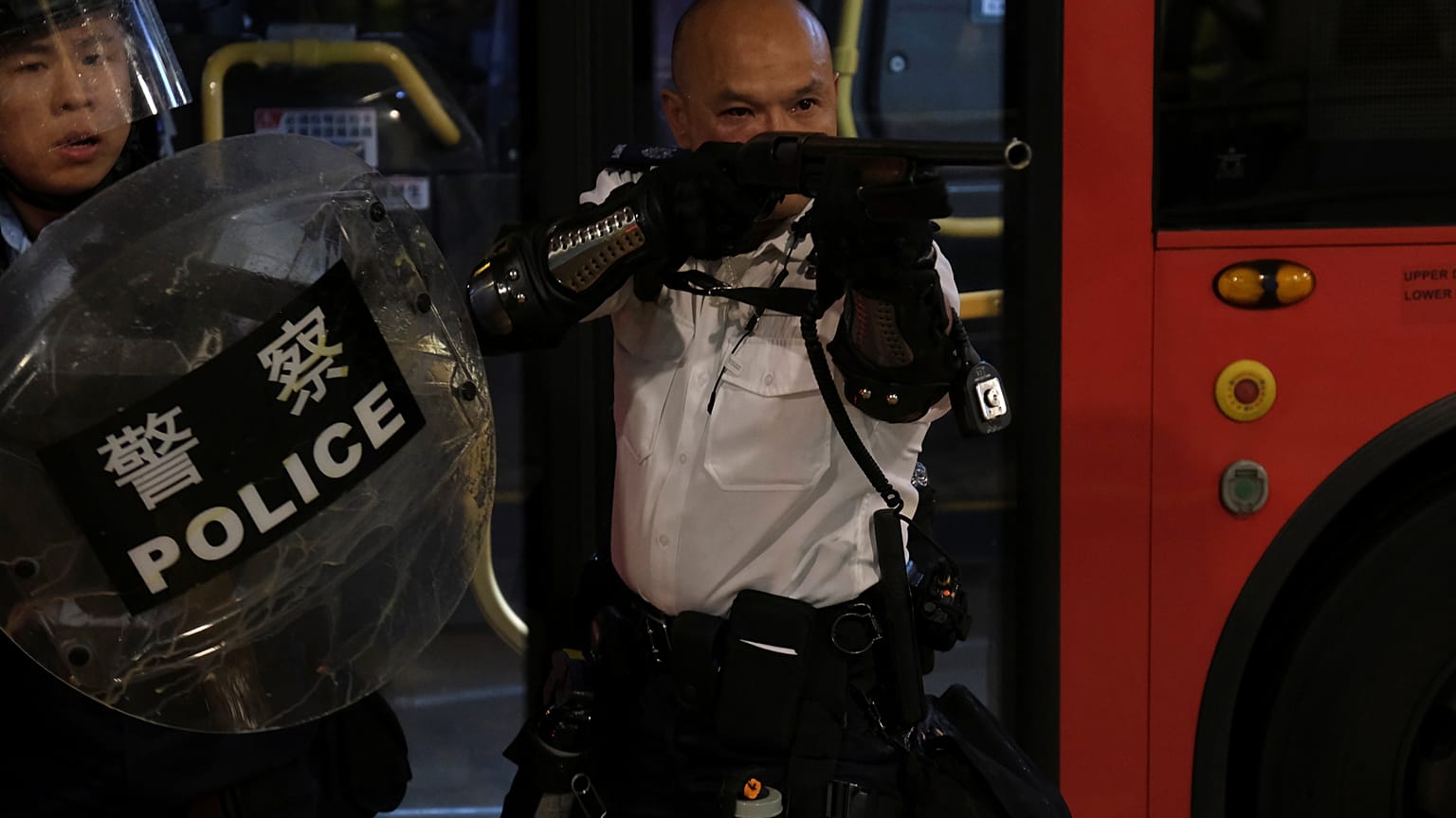 Polis, göstericilere müdahale etti