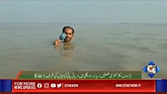 Monsoni in Pakistan, la telecronaca del reporter con l'acqua alla gola