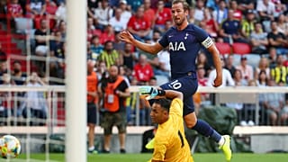 مهاجم توتنهام هاري كين مسجلاً الهدف في شباك ريال مدريد