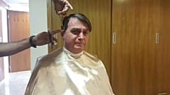 بولسونارو ملاقات خود با لودریان را به‌خاطر رفتن به آرایشگاه لغو کرد