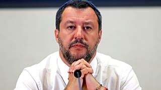 نائب رئيس الوزراء الإيطالي ماتيو سالفيني يخاطب مؤتمرا صحفيا في نهاية اجتماع لمناقشة ميزانية 2020 المقبلة، في فيمينال بالاس، روما، إيطاليا 15 يوليو 2019