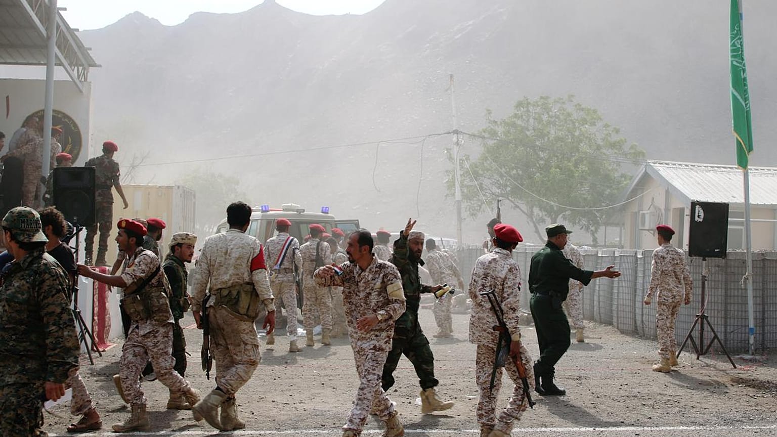 Yemen'de bombalı araç saldırısı: En az 32 ölü