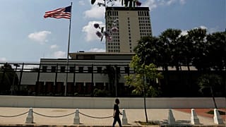 A man walks in front of the U.S. Embassy in Phnom Penh, Cambodia, April 14, 2018. REUTERS/Samrang Pring 