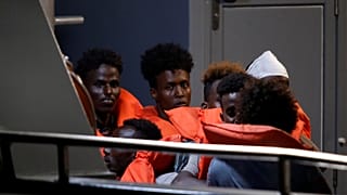 Le navire "Alan Kurdi" bloqué au large de Lampedusa