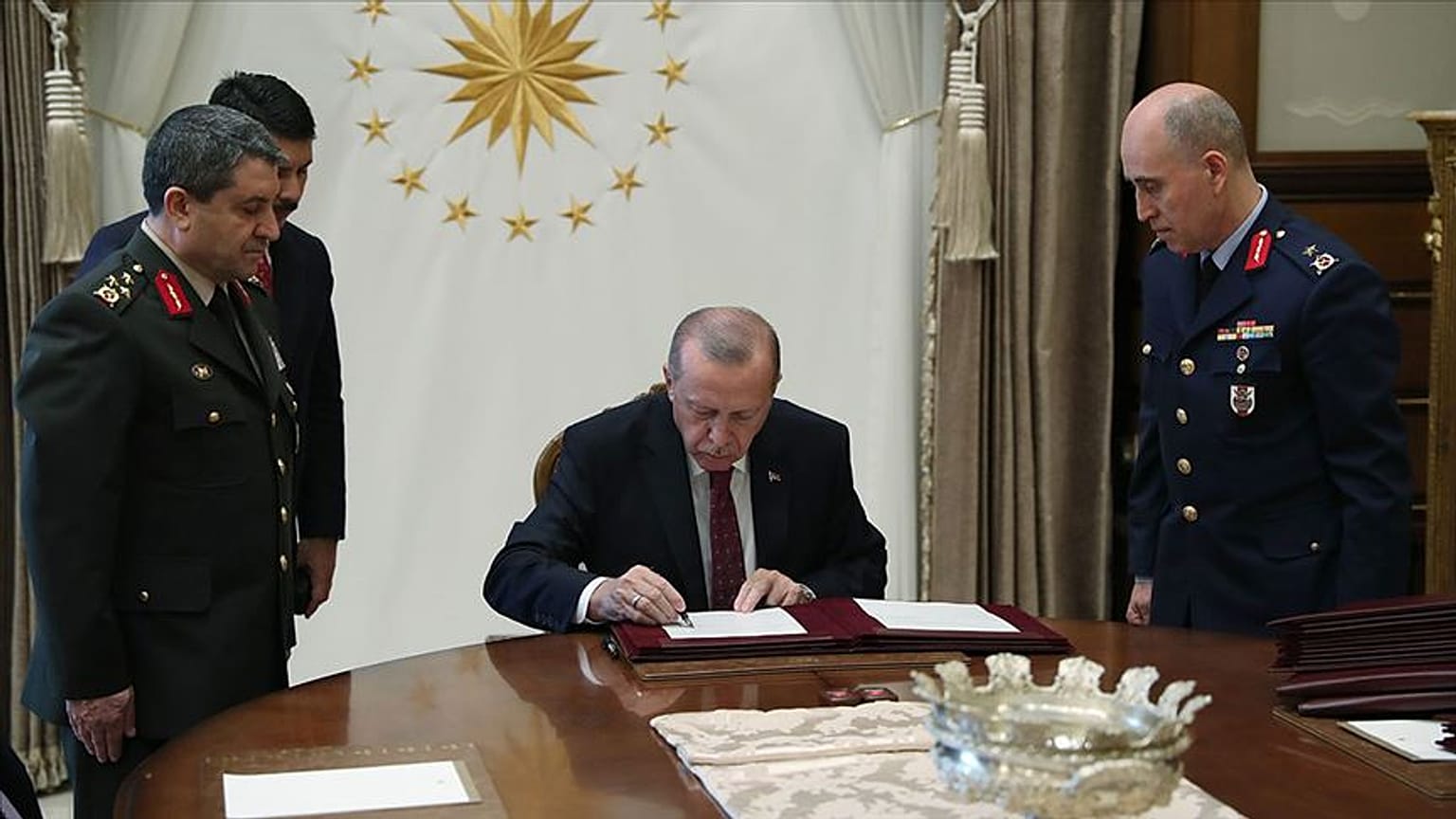 Yüksek Askeri Şura kararları açıklandı; 47 general ve amiral emekliye sevk edildi 